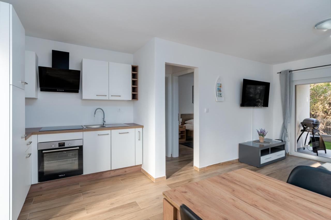Number One Apartments Vir Exterior foto