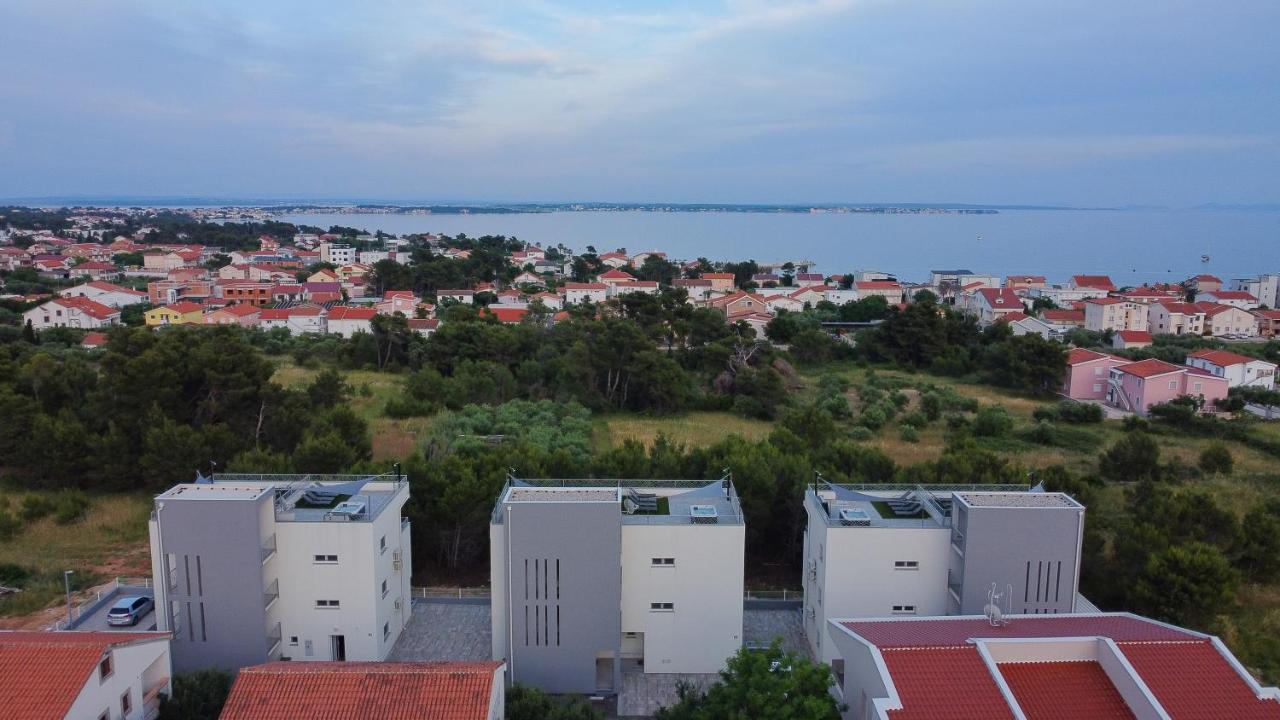 Number One Apartments Vir Exterior foto
