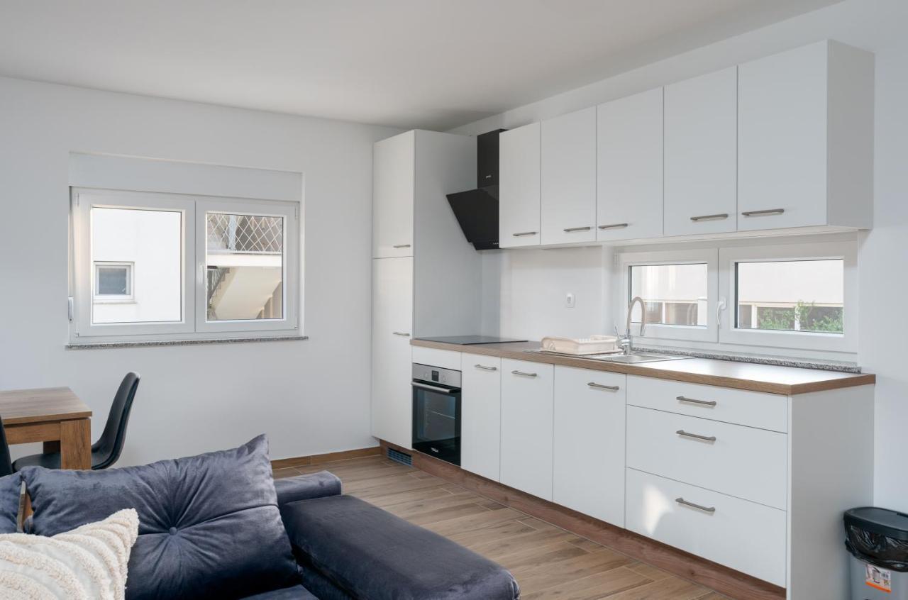 Number One Apartments Vir Exterior foto