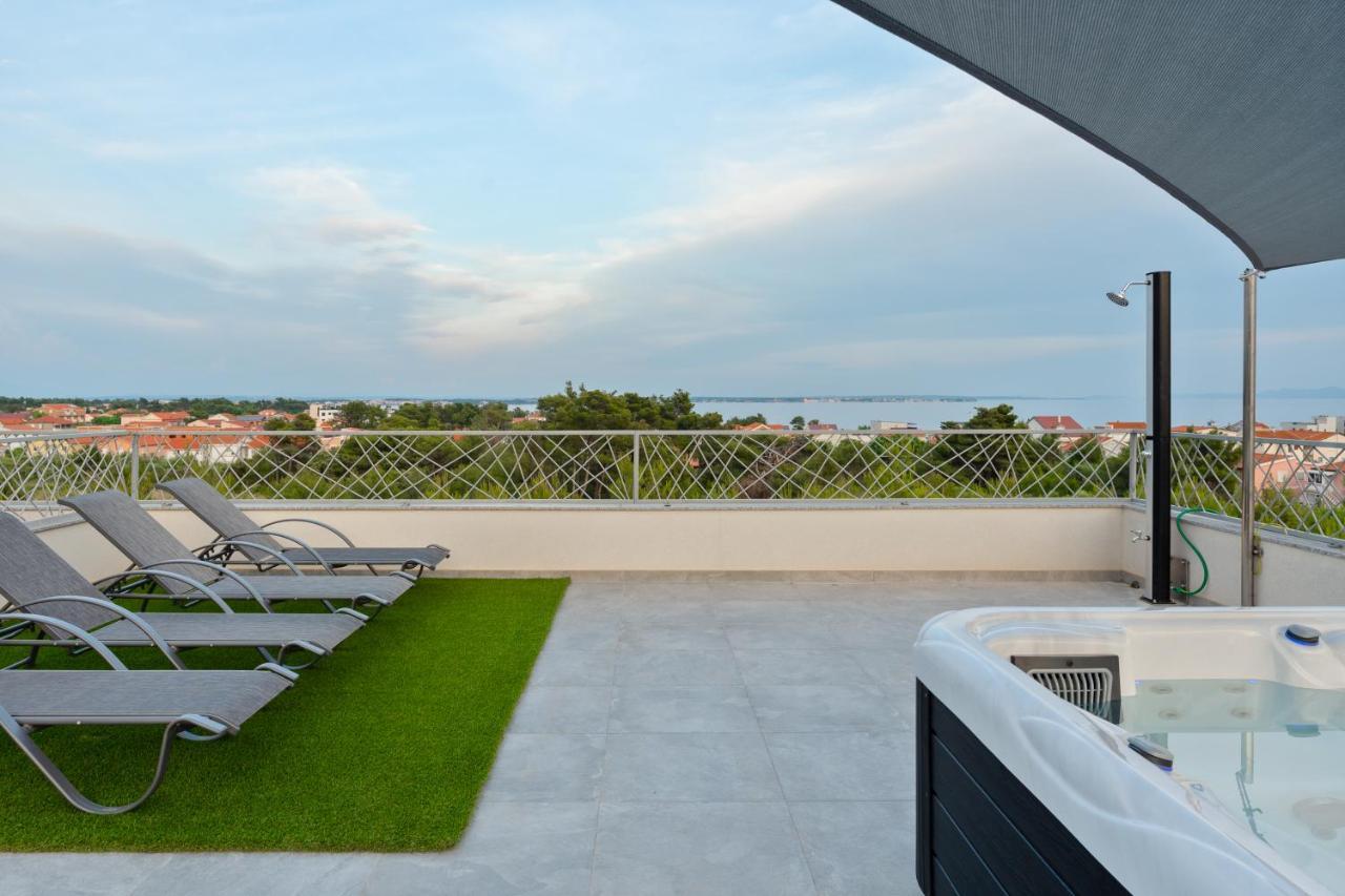 Number One Apartments Vir Exterior foto